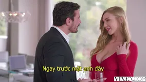 Anh trai béo chơi với em gái trẻ và có người đang xem, máy rung chơi với âm hộ và mút ngực và liếm âm hộ