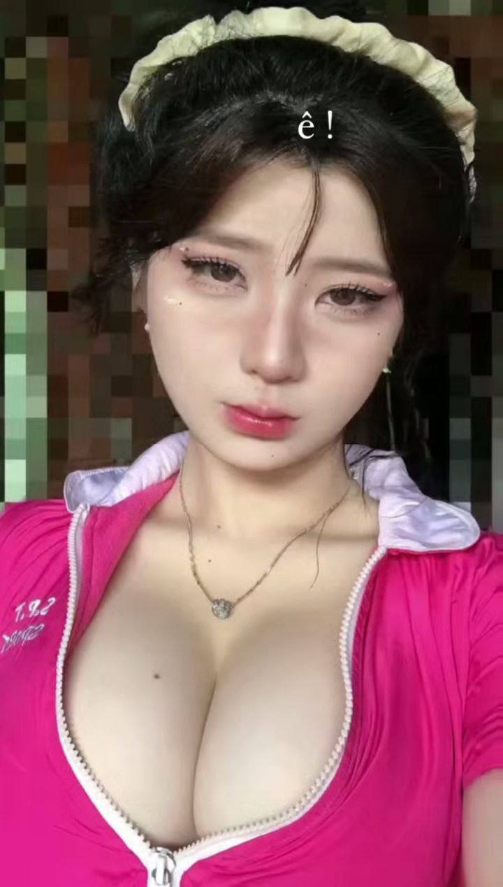 [Laoma tìm kiếm khoái lạc] Quan hệ tình dục với một nữ kỹ thuật viên mát-xa chân, mát-xa và tán tỉnh, trong một căn phòng nhỏ tối tăm và phục vụ nửa vời, nắm lấy ngực cô ấy và nhào nặn chúng, và thủ dâm bằng tinh dầu