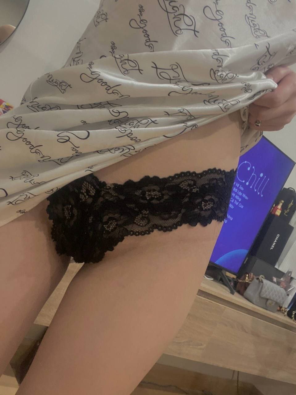 Bắn tinh ngập cô bé người vợ dâm của sếp